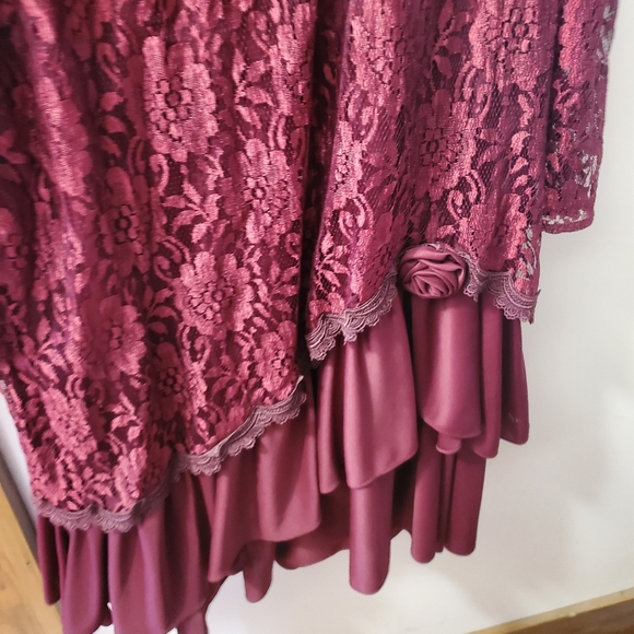 This a beautiful dress by David Ross. The size is 26w . - Picture 2 of 5